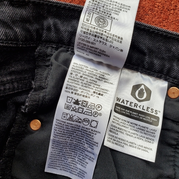 Levi's Ribcage Shorts - Picture 5 of 9